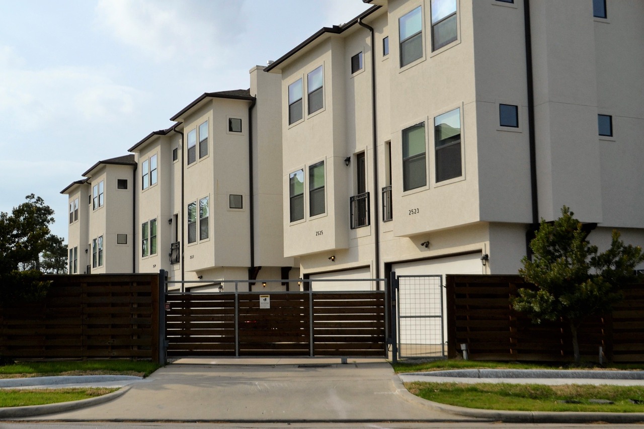 The Great Debate: Single Family vs. Multifamily Investment Properties